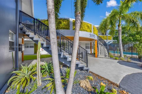 Снять в аренду квартиру в Форт-Лодердейл, Флорида 2 спальни, 431.9м2, № 1990689 - фото 18