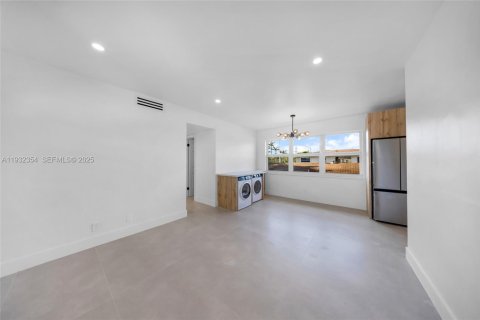 Снять в аренду квартиру в Форт-Лодердейл, Флорида 2 спальни, 431.9м2, № 1990689 - фото 6