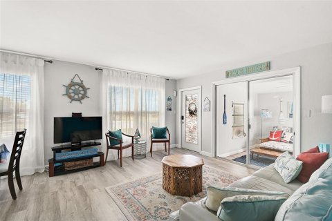House in Port Charlotte, Florida 3 bedrooms, 81.2 sq.m. № 1788261 - photo 7