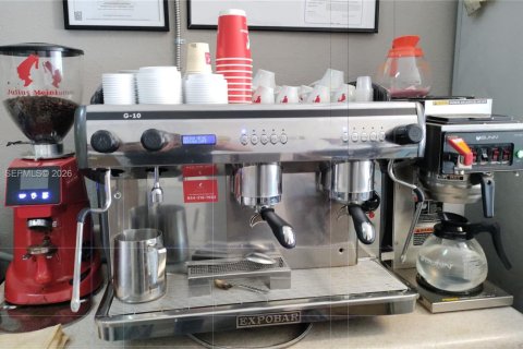 Immobilier commercial à vendre à Hollywood, Floride № 2000389 - photo 12