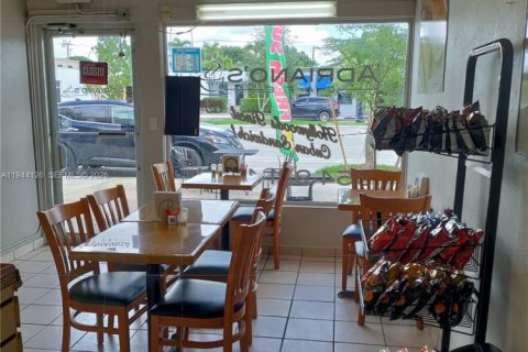 Immobilier commercial à vendre à Hollywood, Floride № 2000389 - photo 2