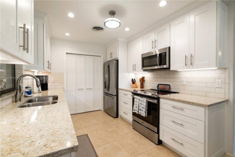 Casa en venta en Homestead, Florida, 3 dormitorios, 303.79 m2 № 1970928 - foto 9