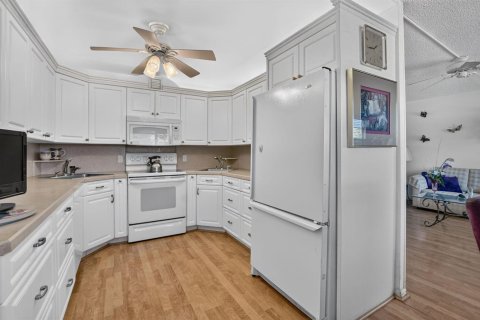 Condo in Deerfield Beach, Florida, 2 bedrooms  № 2177234 - photo 12