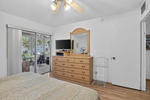 Condo in Deerfield Beach, Florida, 2 bedrooms  № 2177234 - photo 16