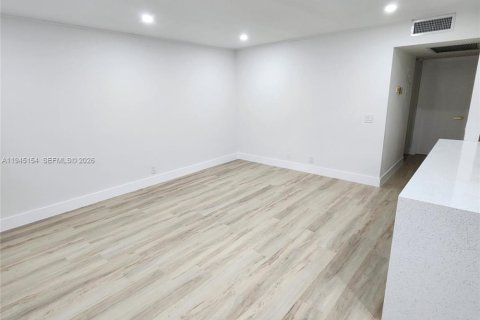 Copropriété à vendre à Pembroke Pines, Floride: 2 chambres, 88.54 m2 № 2088845 - photo 12