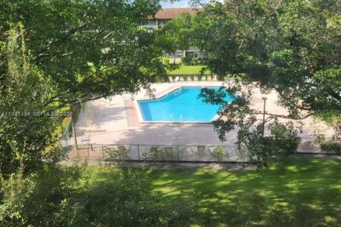 Copropriété à vendre à Pembroke Pines, Floride: 2 chambres, 88.54 m2 № 2088845 - photo 15