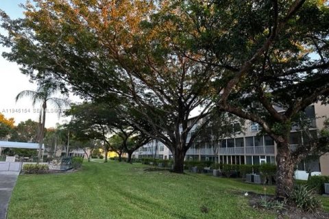 Copropriété à vendre à Pembroke Pines, Floride: 2 chambres, 88.54 m2 № 2088845 - photo 21