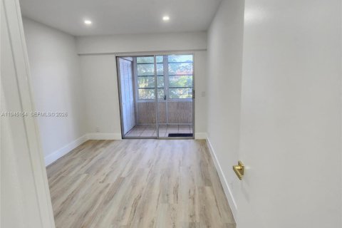 Copropriété à vendre à Pembroke Pines, Floride: 2 chambres, 88.54 m2 № 2088845 - photo 24
