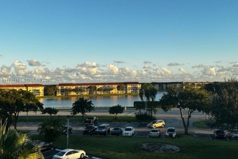 Copropriété à vendre à Pembroke Pines, Floride: 2 chambres, 88.54 m2 № 2088845 - photo 25