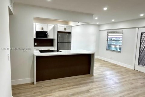 Copropriété à vendre à Pembroke Pines, Floride: 2 chambres, 88.54 m2 № 2088845 - photo 3