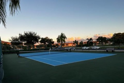 Copropriété à vendre à Pembroke Pines, Floride: 2 chambres, 88.54 m2 № 2088845 - photo 17