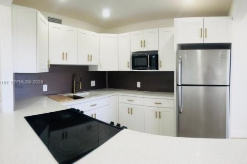 Copropriété à vendre à Pembroke Pines, Floride: 2 chambres, 88.54 m2 № 2088845 - photo 2