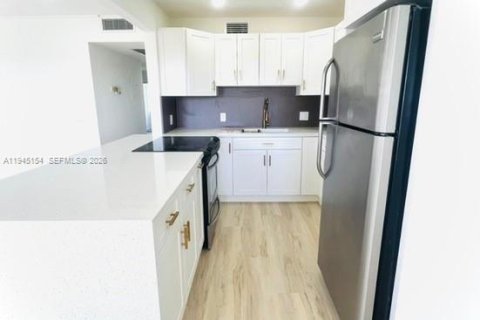 Copropriété à vendre à Pembroke Pines, Floride: 2 chambres, 88.54 m2 № 2088845 - photo 4