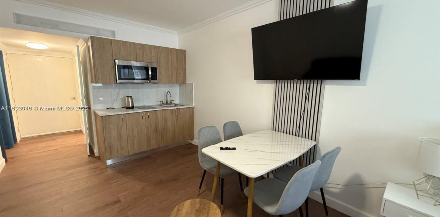 Estudio en Hollywood, Florida № 2012327