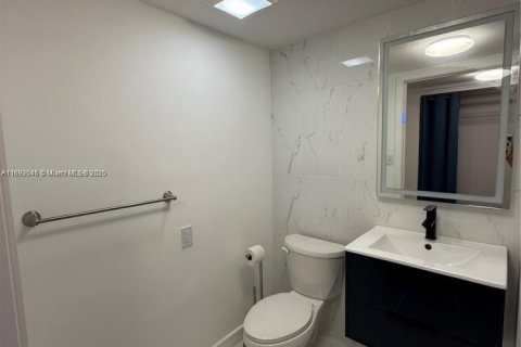 Casa en alquiler en Hollywood, Florida, 9767.74 m2 № 2012327 - foto 8