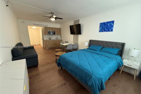 Casa en alquiler en Hollywood, Florida, 9767.74 m2 № 2012327 - foto 3