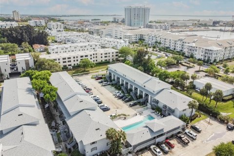 Condo in Tampa, Florida, 2 bedrooms  № 1894929 - photo 27