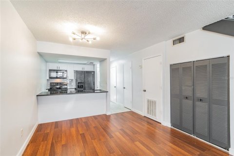 Condo in Tampa, Florida, 2 bedrooms  № 1894929 - photo 9