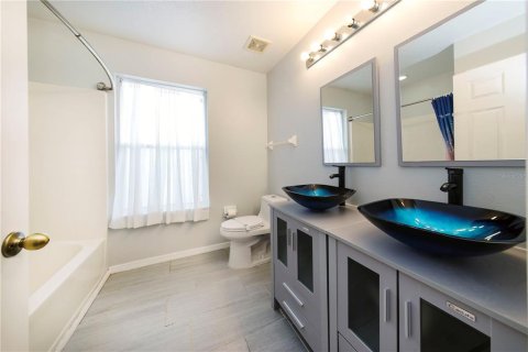 Купить виллу или дом в Киссимми, Флорида 8 комнат, 215.25м2, № 2148763 - фото 22