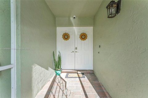 House in Coconut Creek, Florida 3 bedrooms, 133.97 sq.m. № 1922973 - photo 3