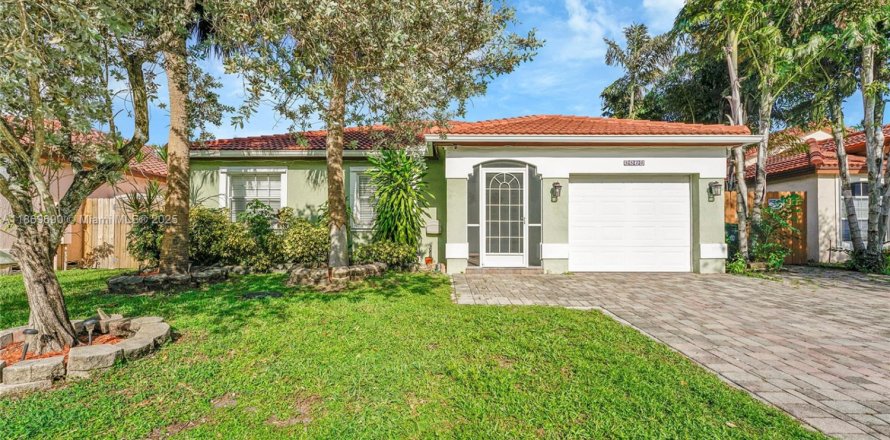 House in Coconut Creek, Florida 3 bedrooms, 133.97 sq.m. № 1922973