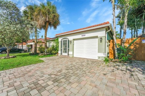 House in Coconut Creek, Florida 3 bedrooms, 133.97 sq.m. № 1922973 - photo 2