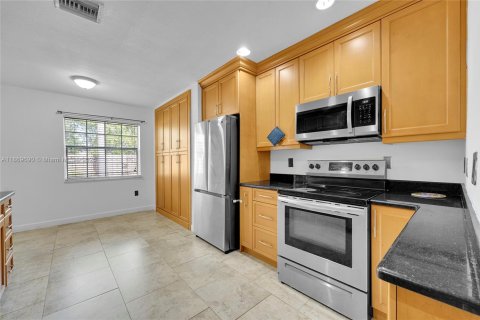 House in Coconut Creek, Florida 3 bedrooms, 133.97 sq.m. № 1922973 - photo 9