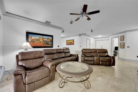 House in Coconut Creek, Florida 3 bedrooms, 133.97 sq.m. № 1922973 - photo 6