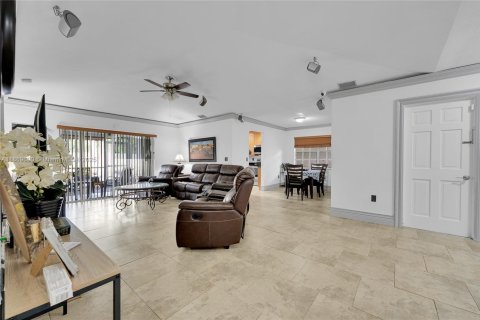 House in Coconut Creek, Florida 3 bedrooms, 133.97 sq.m. № 1922973 - photo 5