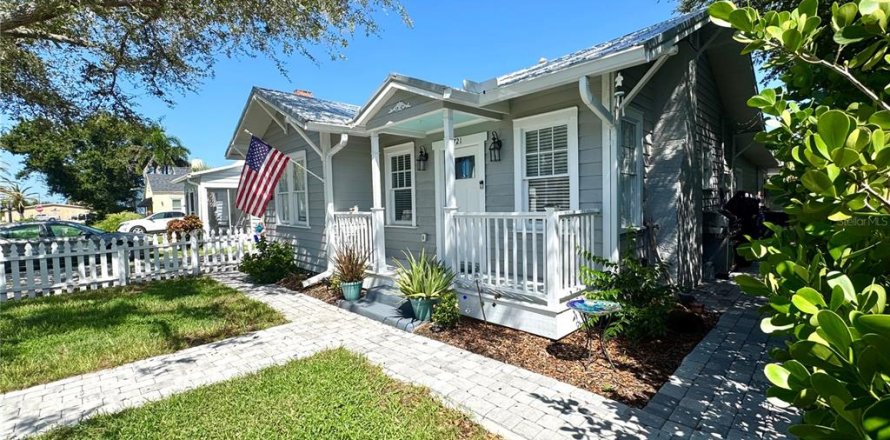 House in Venice, Florida 3 bedrooms, 125.88 sq.m. № 1908043