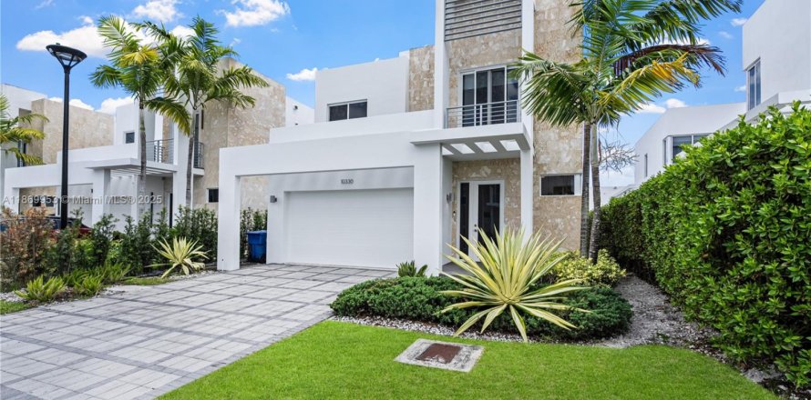 Casa en Doral, Florida 4 dormitorios, 258.45 m2 № 1896991