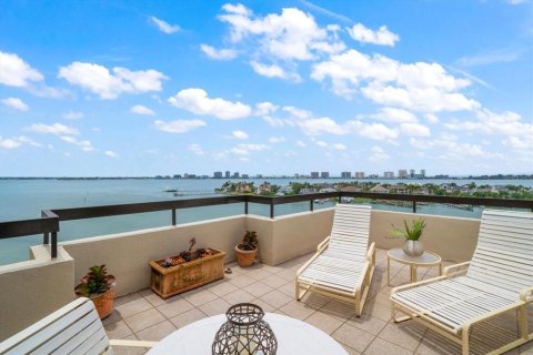 Condominio en venta en Belleair, Florida, 3 dormitorios, 111.48 m2 № 1670192 - foto 15