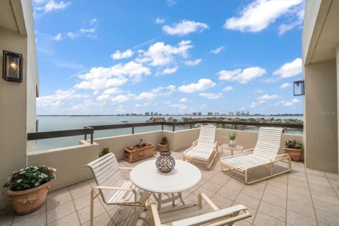 Condominio en venta en Belleair, Florida, 3 dormitorios, 111.48 m2 № 1670192 - foto 1