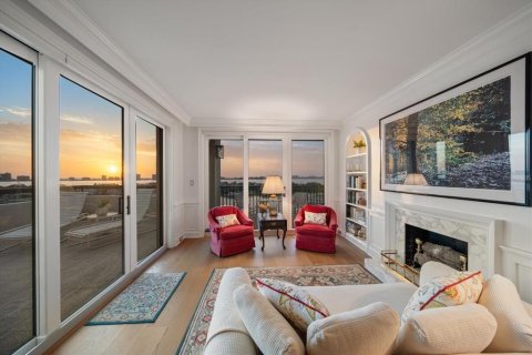 Condominio en venta en Belleair, Florida, 3 dormitorios, 111.48 m2 № 1670192 - foto 9