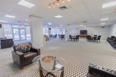 Condo in North Miami, Florida, 1 bedroom  № 1964130 - photo 13