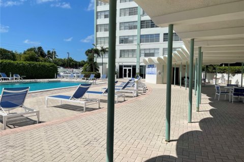 Condo in North Miami, Florida, 1 bedroom  № 1964130 - photo 7