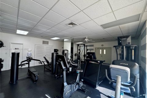 Condo in North Miami, Florida, 1 bedroom  № 1964130 - photo 18