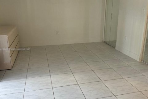 Copropriété à vendre à North Miami, Floride: 1 chambre, 64.2 m2 № 1988616 - photo 11