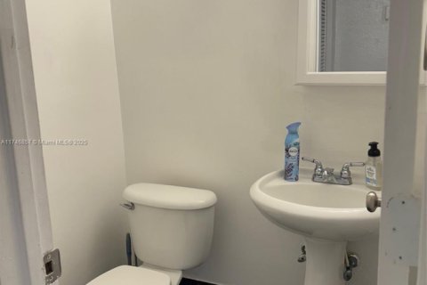 Copropriété à vendre à North Miami, Floride: 1 chambre, 64.2 m2 № 1988616 - photo 17