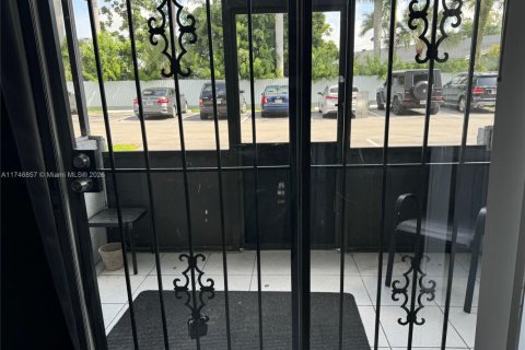 Copropriété à vendre à North Miami, Floride: 1 chambre, 64.2 m2 № 1988616 - photo 18