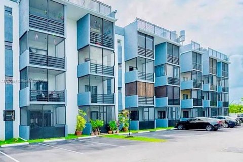 Copropriété à vendre à North Miami, Floride: 1 chambre, 64.2 m2 № 1988616 - photo 1