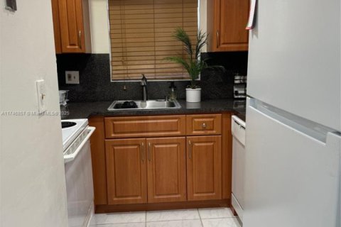 Copropriété à vendre à North Miami, Floride: 1 chambre, 64.2 m2 № 1988616 - photo 5