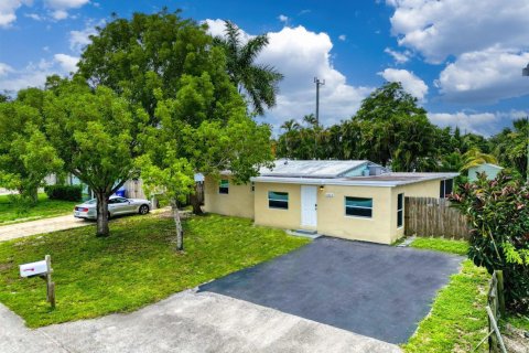 House in Pompano Beach, Florida 4 bedrooms, 102.56 sq.m. № 2081938 - photo 4