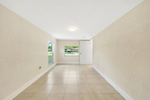 House in Pompano Beach, Florida 4 bedrooms, 102.56 sq.m. № 2081938 - photo 12