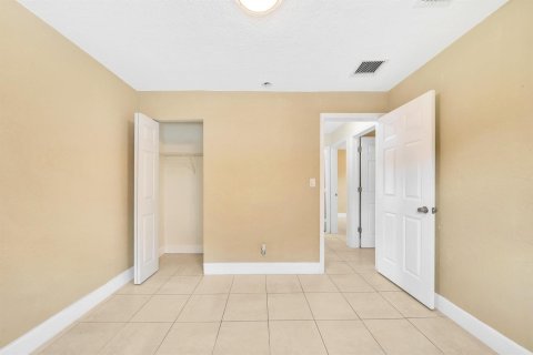 House in Pompano Beach, Florida 4 bedrooms, 102.56 sq.m. № 2081938 - photo 23