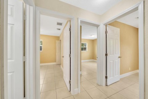 House in Pompano Beach, Florida 4 bedrooms, 102.56 sq.m. № 2081938 - photo 22