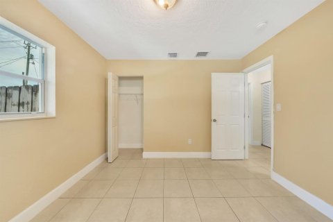House in Pompano Beach, Florida 4 bedrooms, 102.56 sq.m. № 2081938 - photo 29