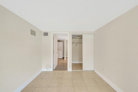 House in Pompano Beach, Florida 4 bedrooms, 102.56 sq.m. № 2081938 - photo 13