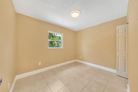 House in Pompano Beach, Florida 4 bedrooms, 102.56 sq.m. № 2081938 - photo 28