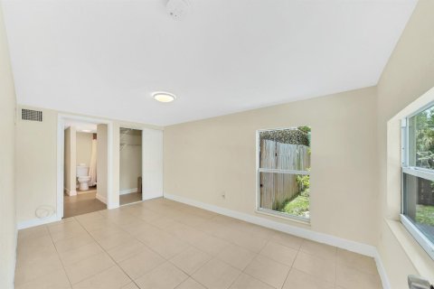 House in Pompano Beach, Florida 4 bedrooms, 102.56 sq.m. № 2081938 - photo 11